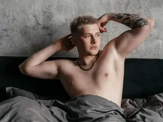 Show MachineKelly